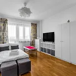 Metro Kabaty Homely Studio