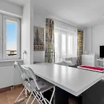 Metro Kabaty Homely Studio