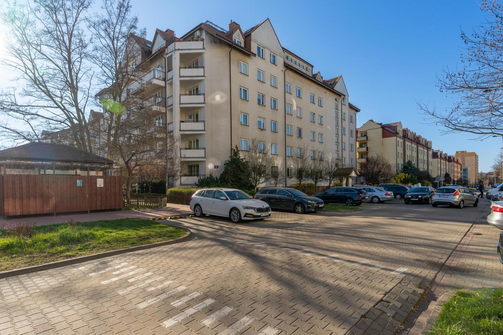 Metro Kabaty Homely Apartament *